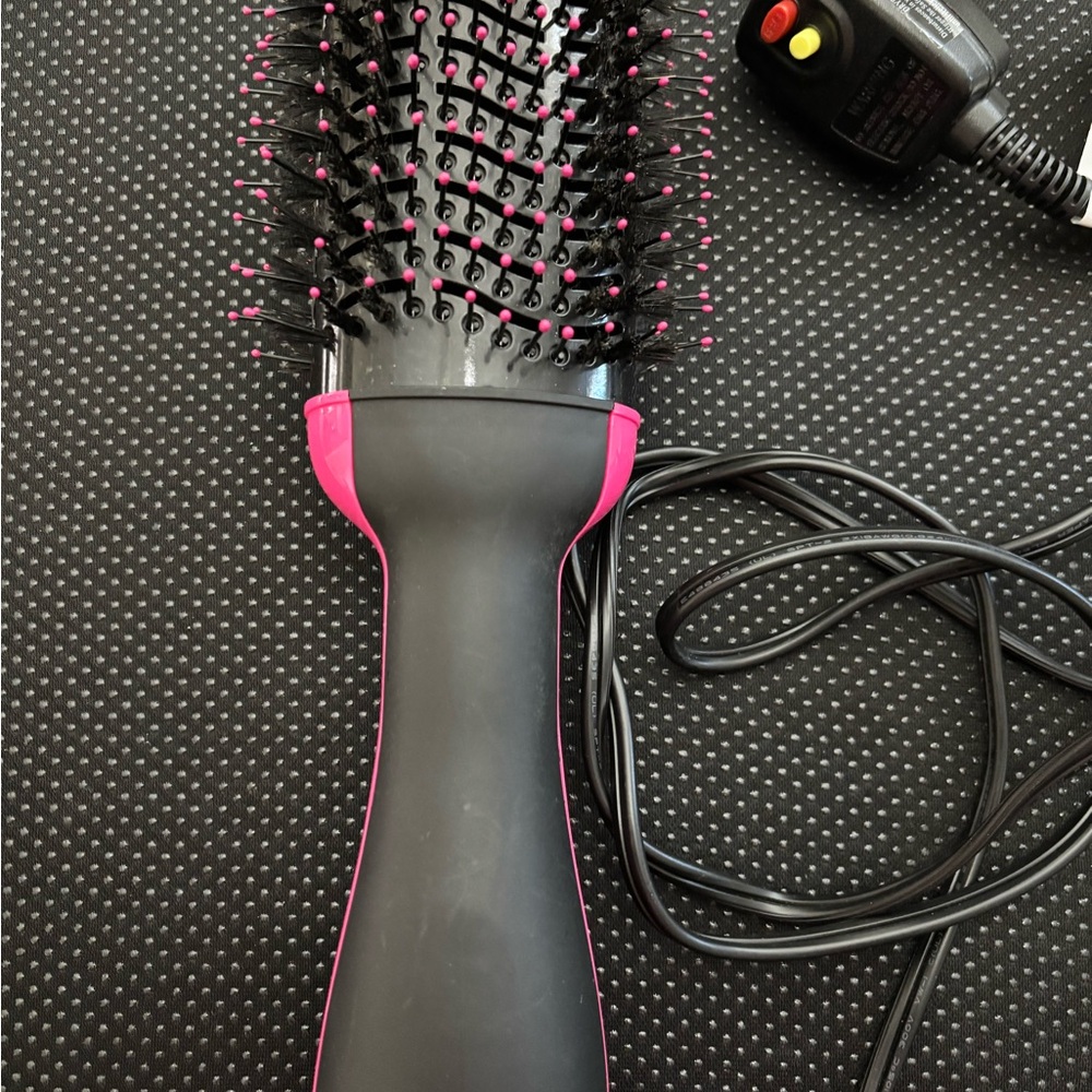 Revlon Pink and Black Hair Styling Tool for Effortless Volumizing